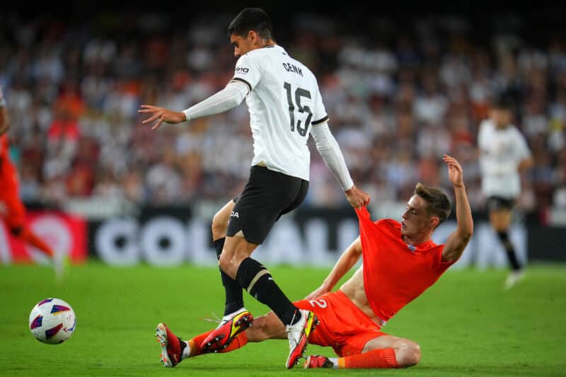 Cenk Özkacar, Valencia CF, mercado de fichajes